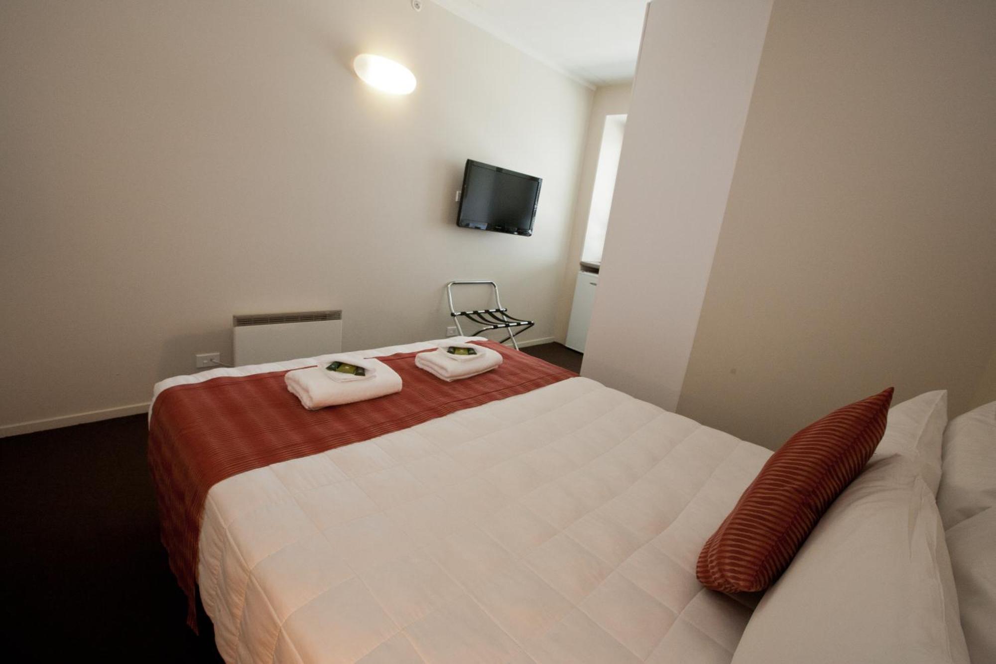 City Lodge Accommodation Auckland Buitenkant foto A room at the hotel