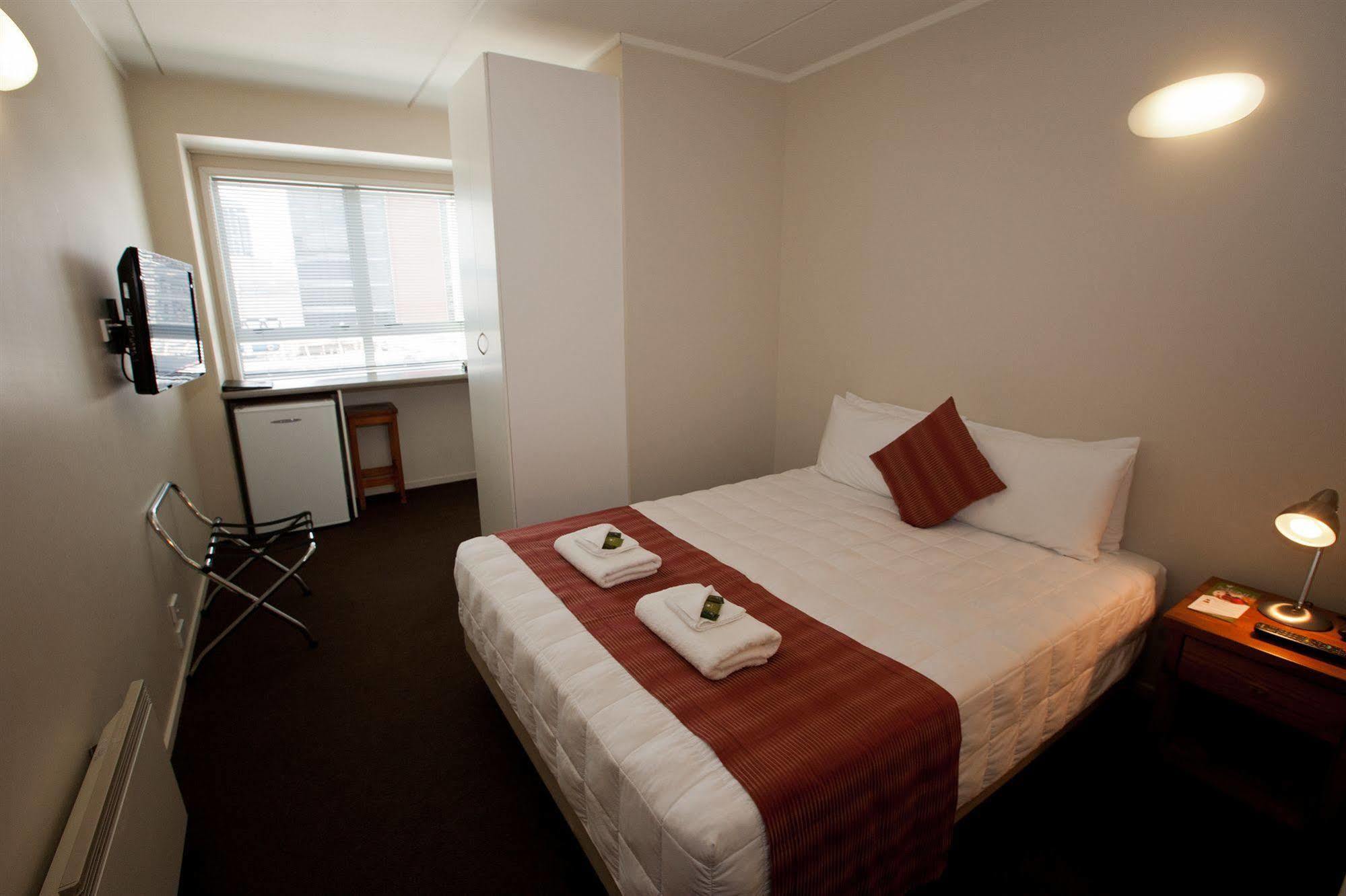 City Lodge Accommodation Auckland Buitenkant foto A room at the hotel