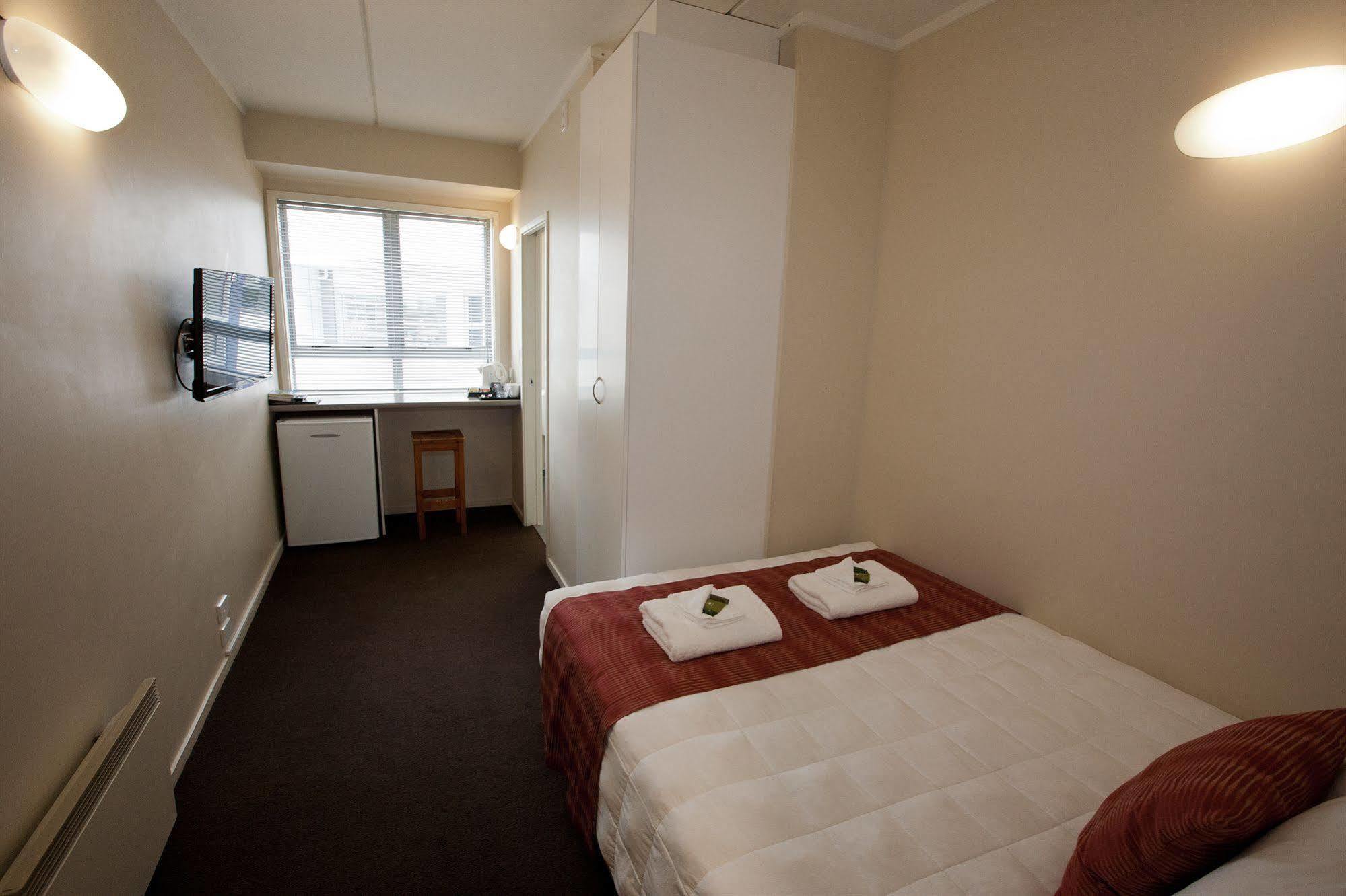 City Lodge Accommodation Auckland Buitenkant foto A room at the hotel