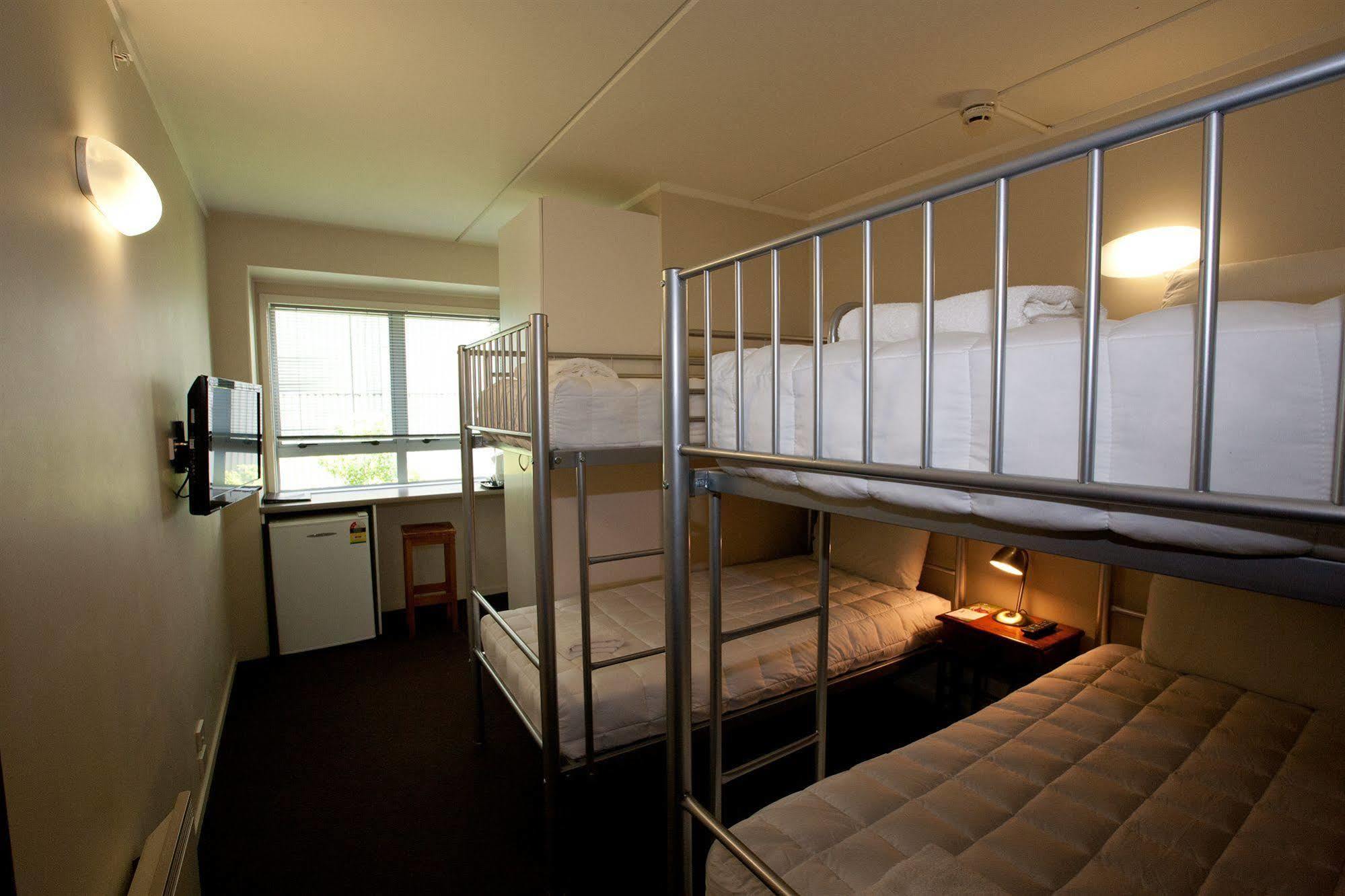 City Lodge Accommodation Auckland Buitenkant foto A typical room at a backpacker hostel in Australia