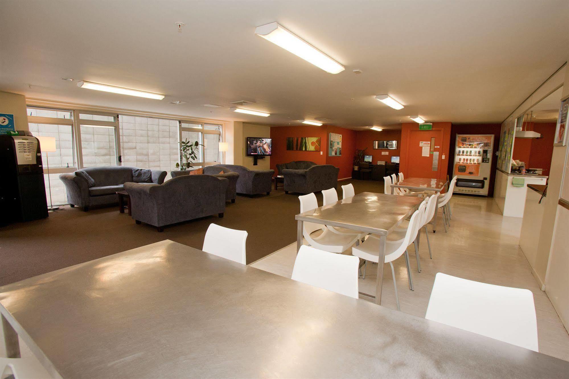 City Lodge Accommodation Auckland Buitenkant foto The lounge at the Student Union