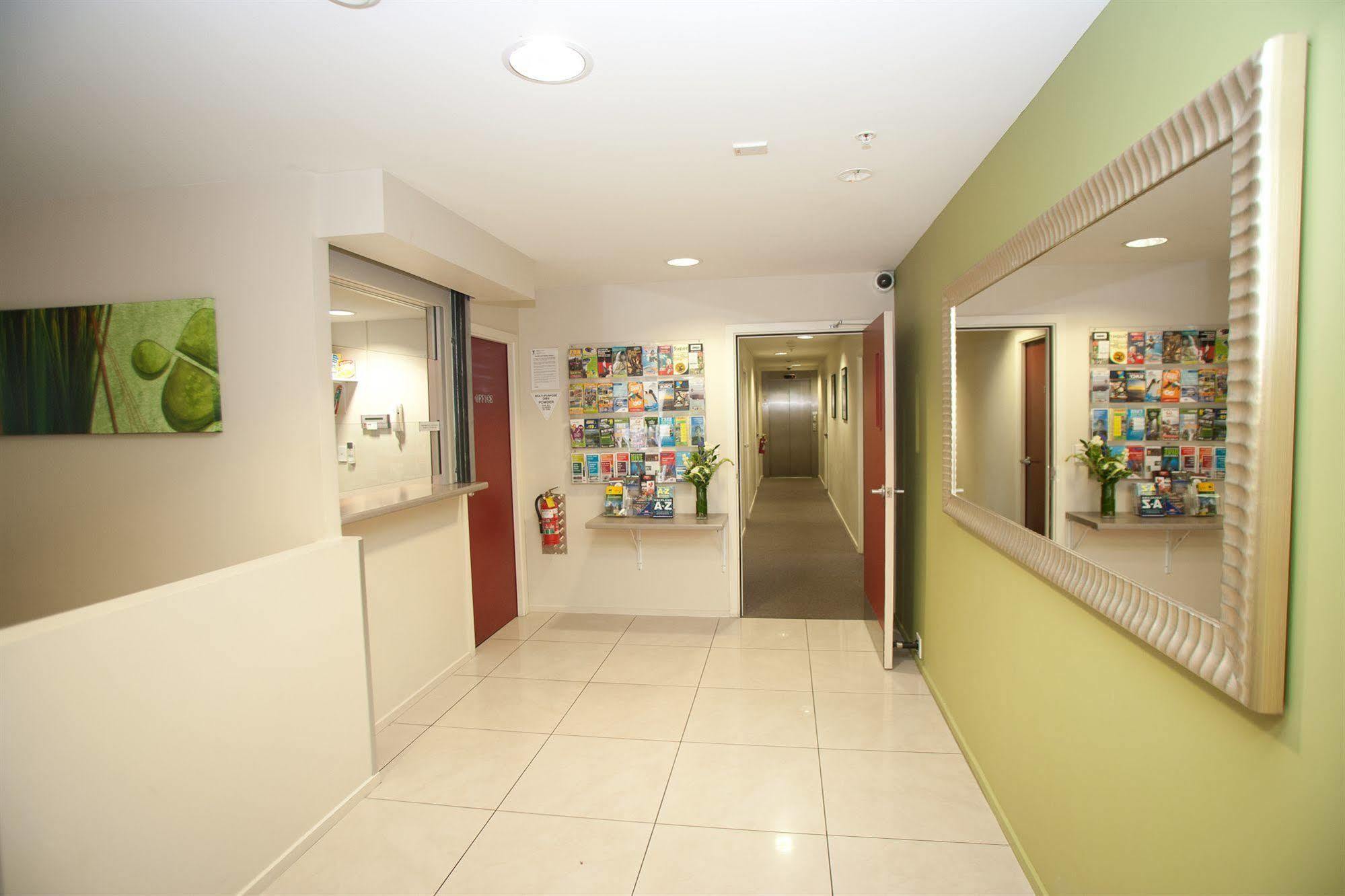 City Lodge Accommodation Auckland Buitenkant foto Interior of the hotel