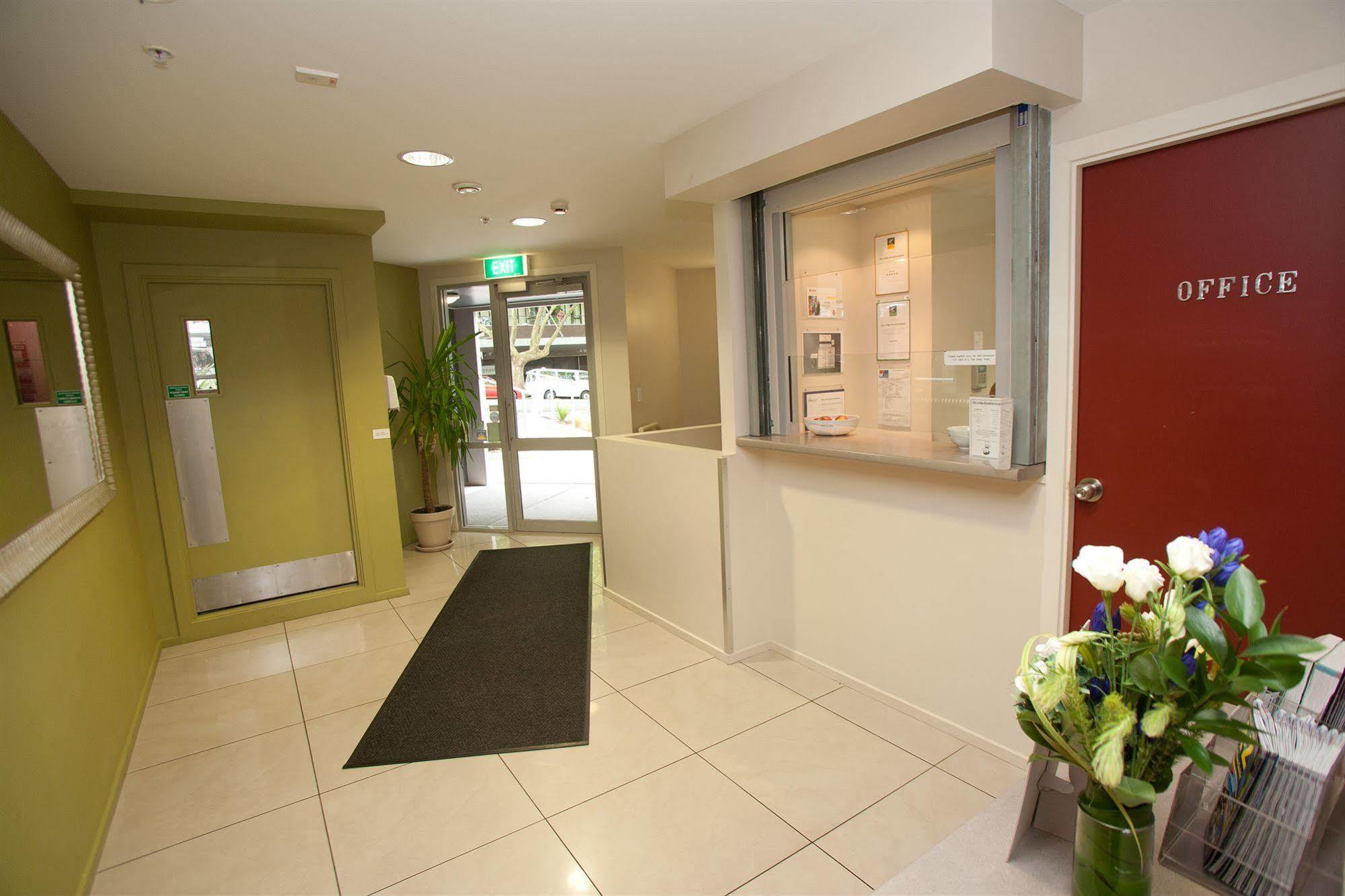 City Lodge Accommodation Auckland Buitenkant foto Reception
