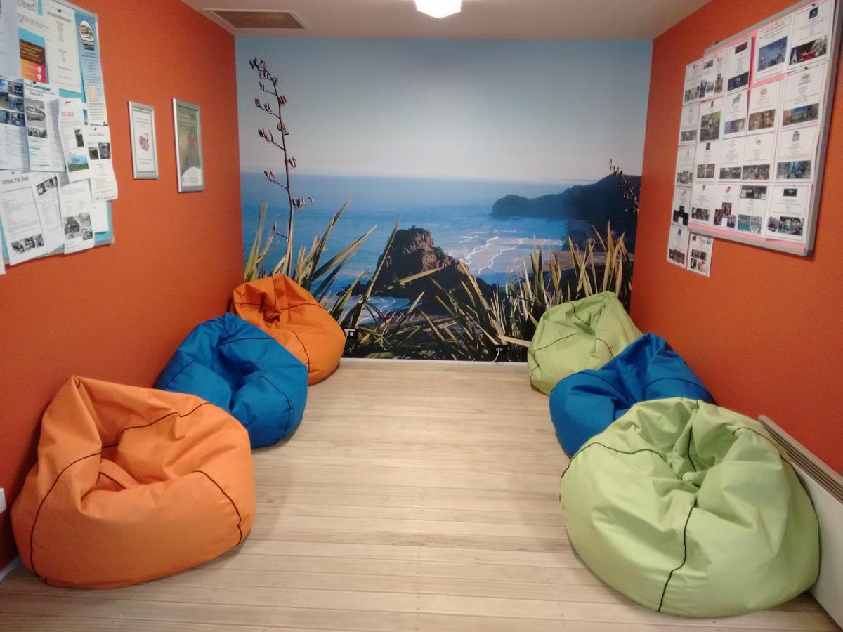 City Lodge Accommodation Auckland Buitenkant foto Bean bag chairs