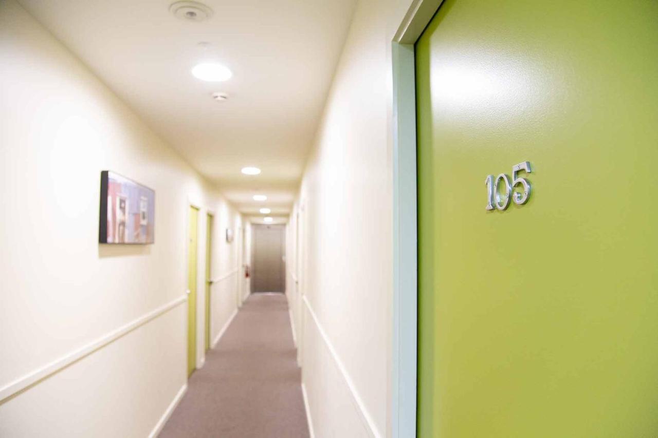 City Lodge Accommodation Auckland Buitenkant foto A typical corridor