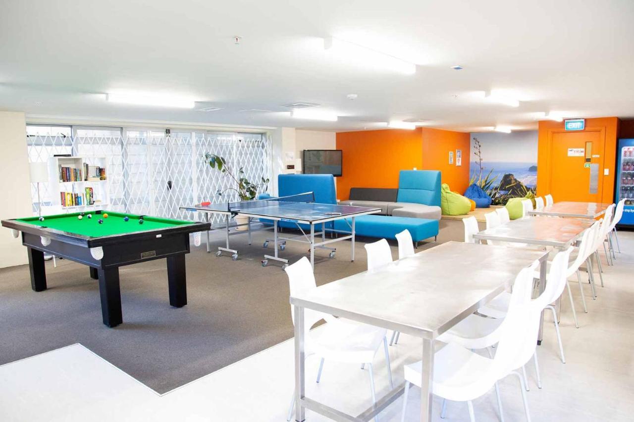 City Lodge Accommodation Auckland Buitenkant foto The common room at the University of Tasmania's New College