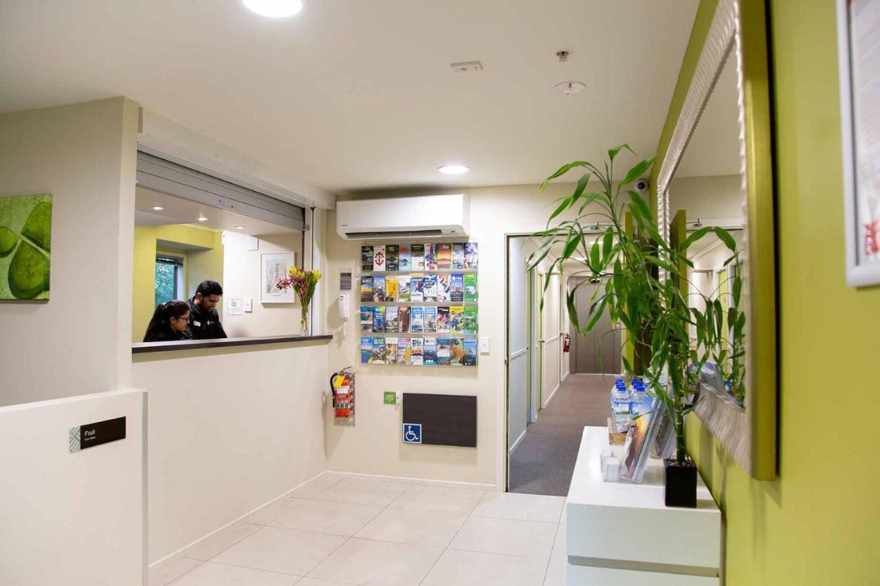 City Lodge Accommodation Auckland Buitenkant foto Reception at the University of Brighton
